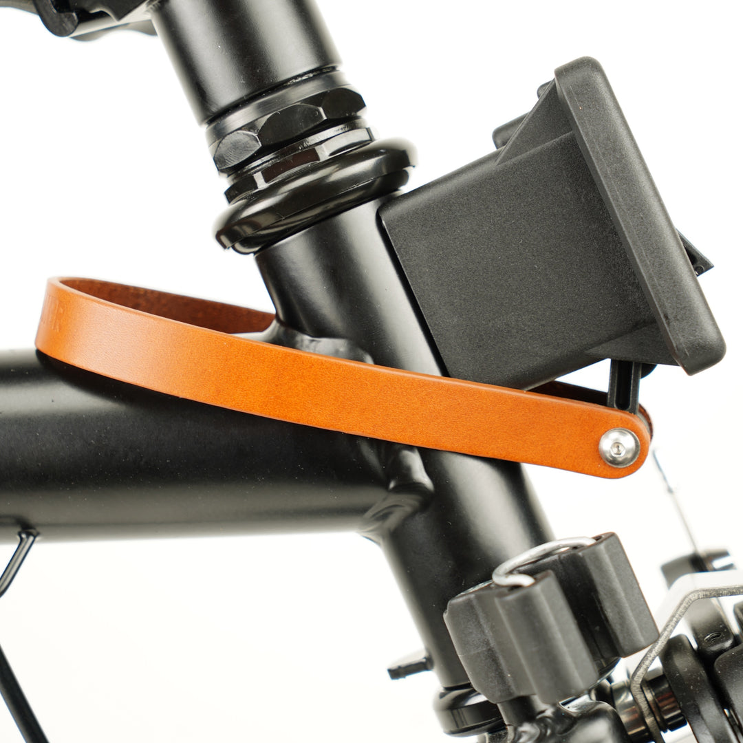 Leather Brompton Front Carrier Strap honey color close-up