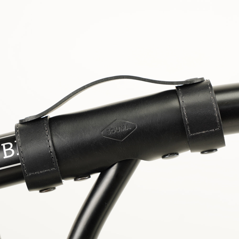 Leather Brompton Carry Handle, close-up view black colour