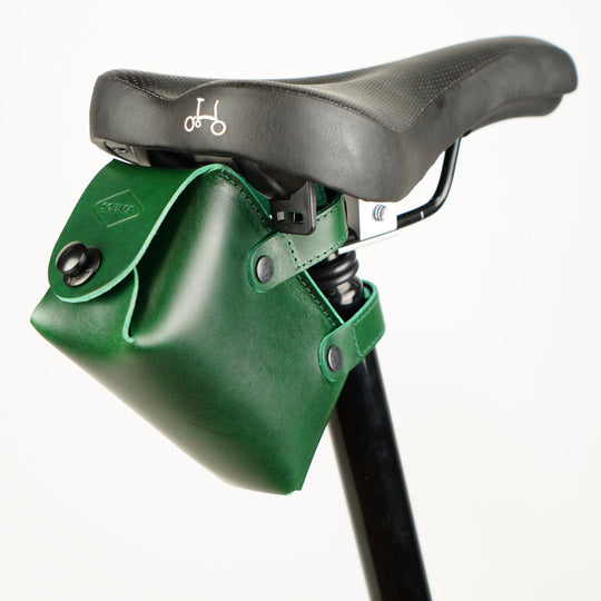 Leather Saddle Bag for Bicycles and Brompton bicycle Souma Leather Green Normal size, close-up