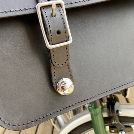 Brompton Bag / Leather Briefcase Souma Leather black tenax closure system view how it works