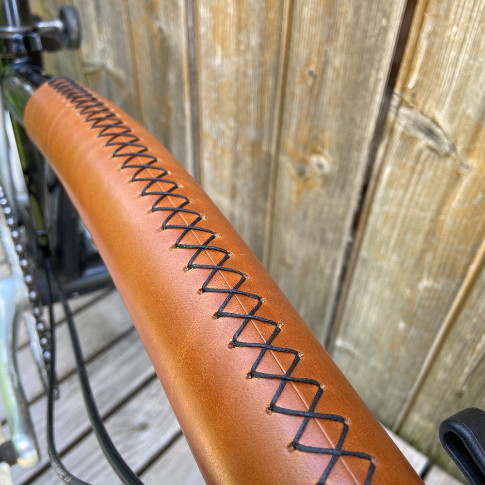 Long Frame cover for Brompton - Sew on Souma Leather close-up, honey color