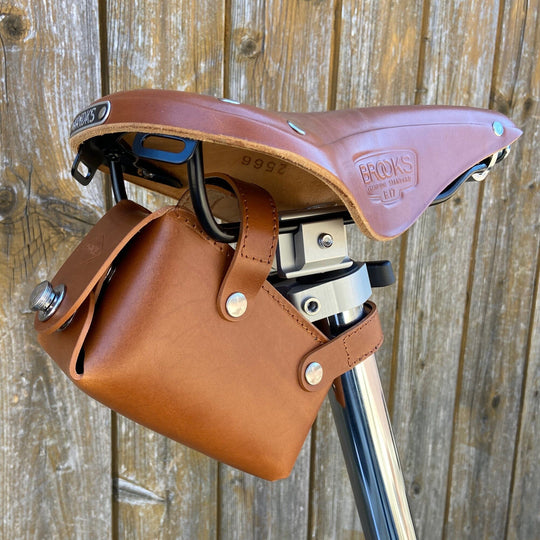 Leather Saddle Bag for Bicycles and Brompton bicycle Souma Leather Honey Normal size Silver snaps