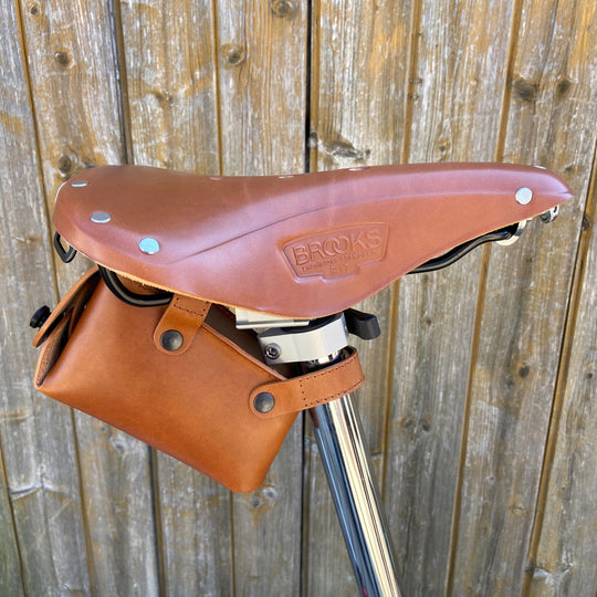 Leather Saddle Bag for Bicycles and Brompton bicycle Souma Leather honey color, Normal size, side view