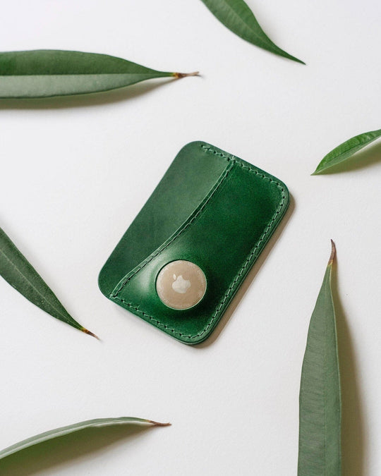 Apple AirTag Leather Wallet - Handmade card wallet with pocket for Apple AirTag - Wallets & Money Clips - Souma Leather
