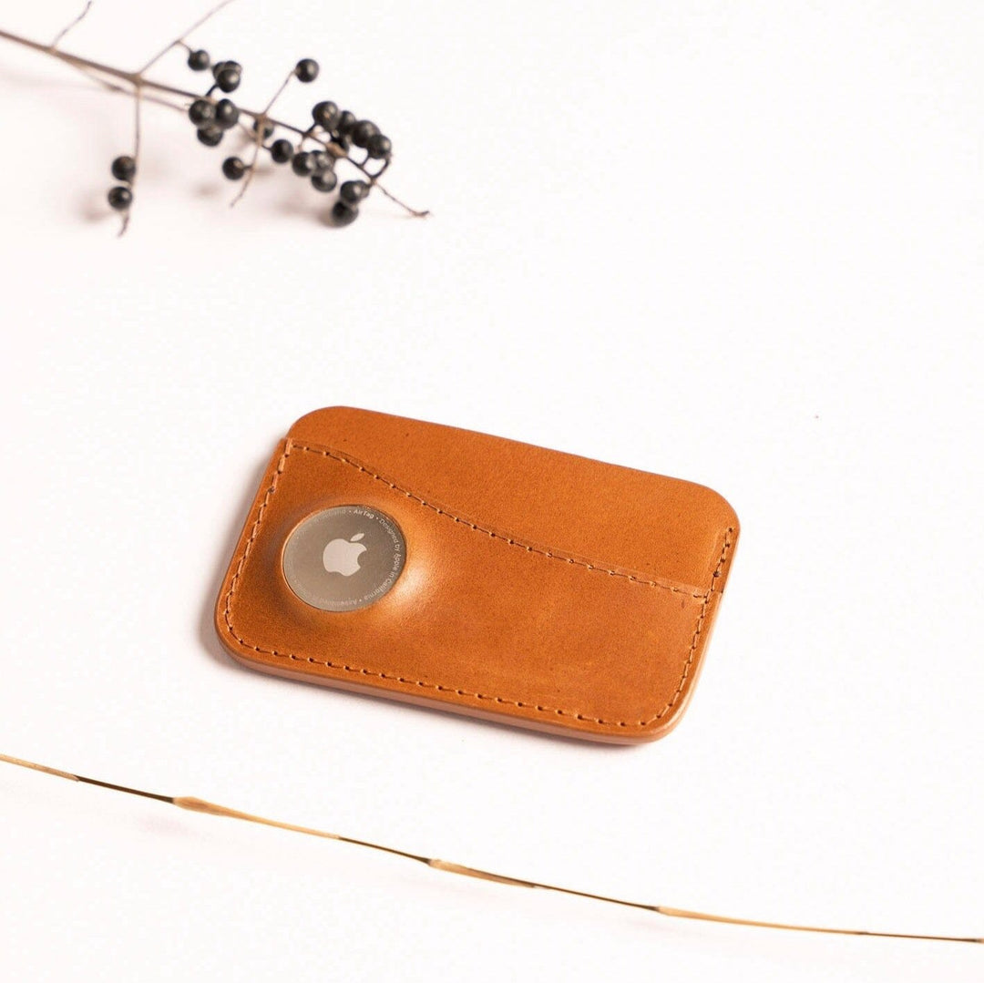 Apple AirTag Leather Wallet - Handmade card wallet with pocket for Apple AirTag - Wallets & Money Clips - Souma Leather