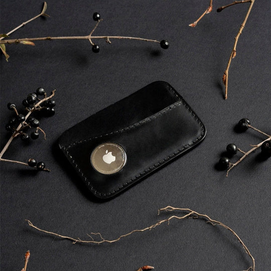 Apple AirTag Leather Wallet - Handmade card wallet with pocket for Apple AirTag - Wallets & Money Clips - Souma Leather