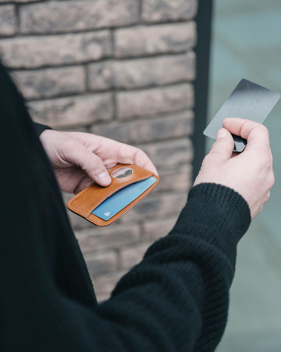 Apple AirTag Leather Wallet - Handmade card wallet with pocket for Apple AirTag - Wallets & Money Clips - Souma Leather