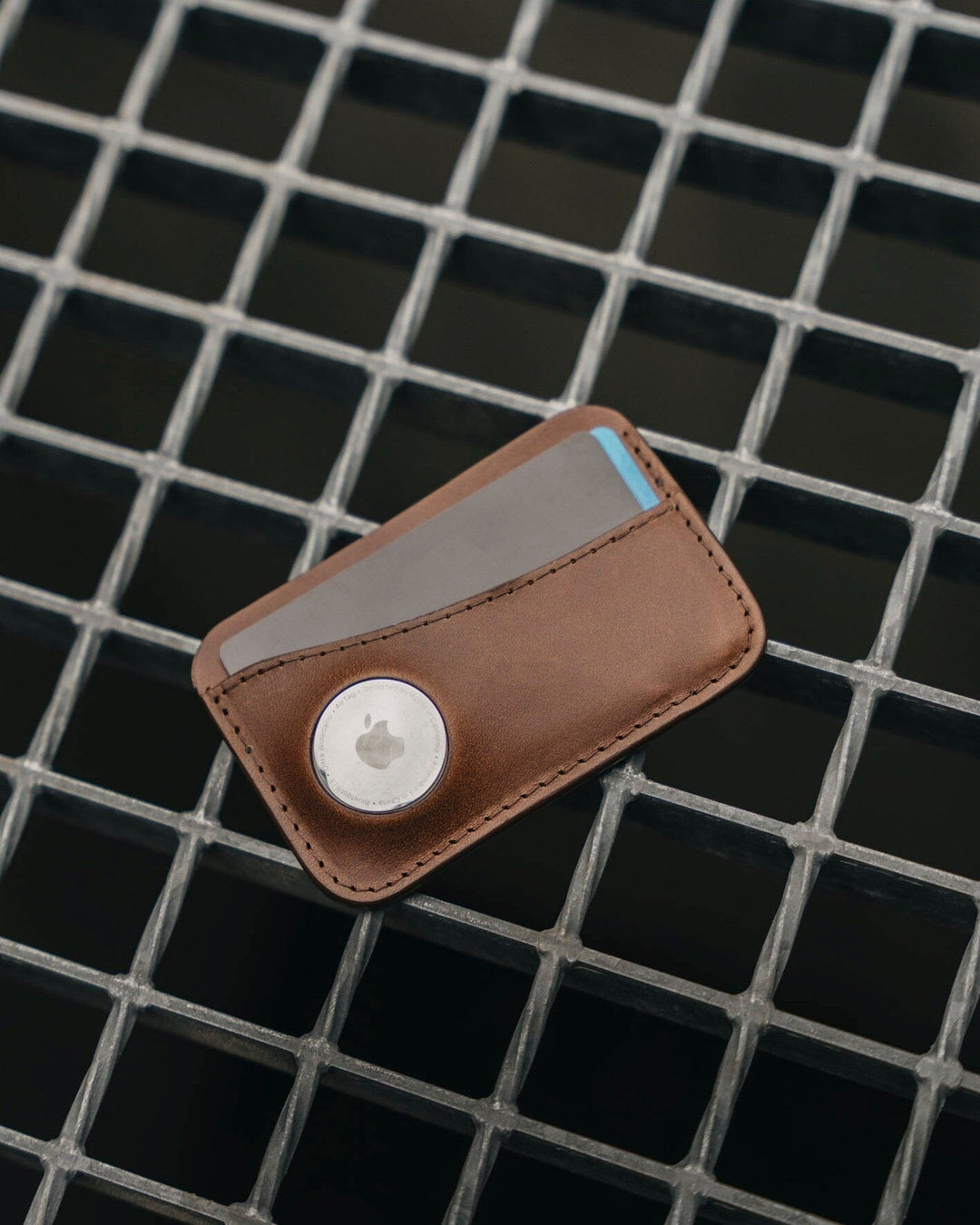 Apple AirTag Leather Wallet - Handmade card wallet with pocket for Apple AirTag - Wallets & Money Clips - Souma Leather