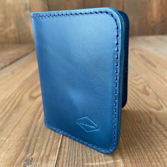 Apple AirTag Leather Bifold Wallet Souma Leather Blue, stitching detail